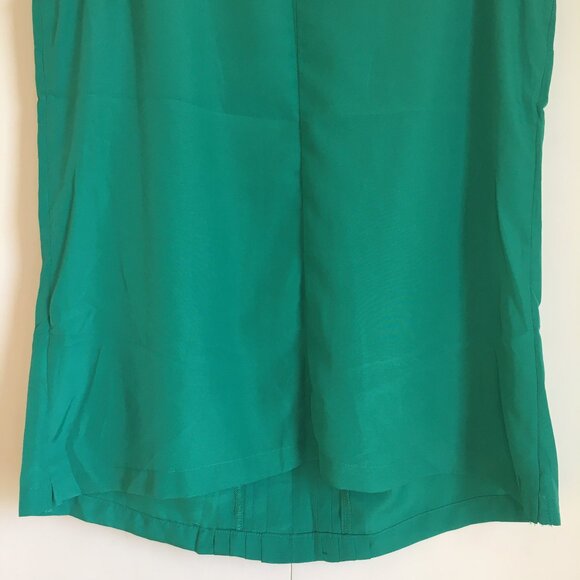 Satiny Kelly Green Box Pleat and Pintuck Tank Top - Picture 6 of 13